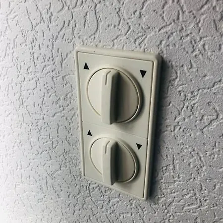 아파트 Zentrales Mit Terrasse 렘고