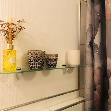 Zentrales Mit Terrasse 렘고